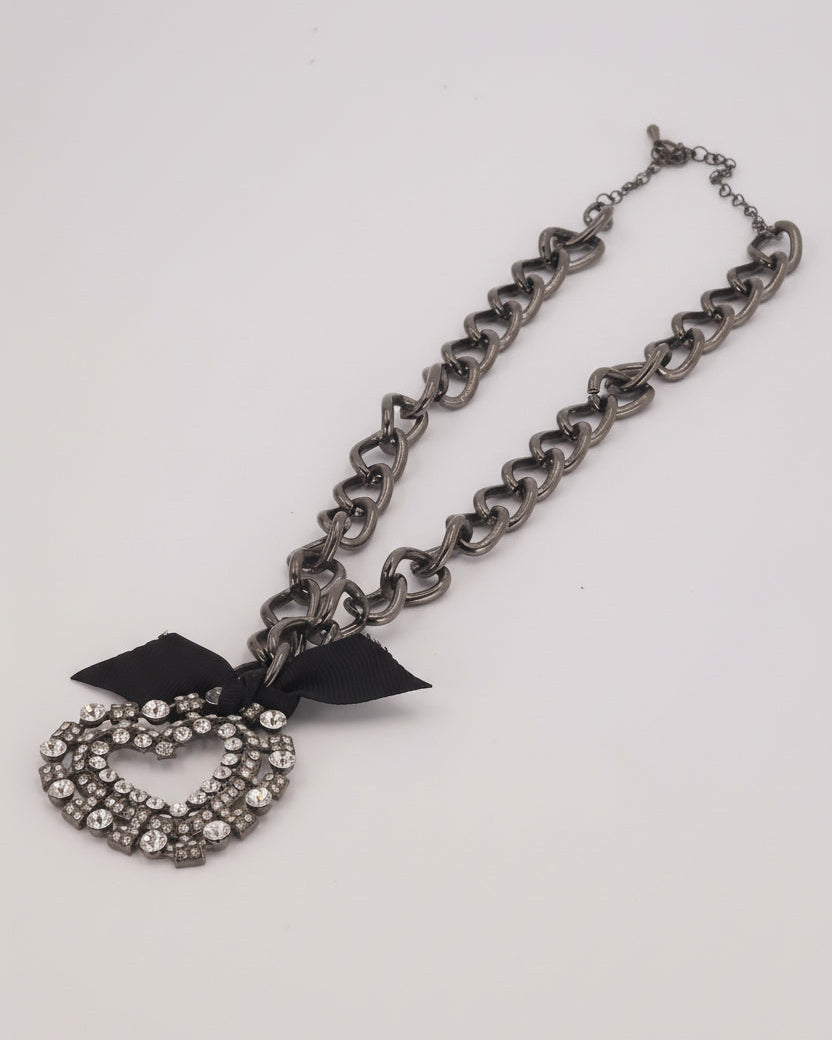 Black metal heart pendant necklace