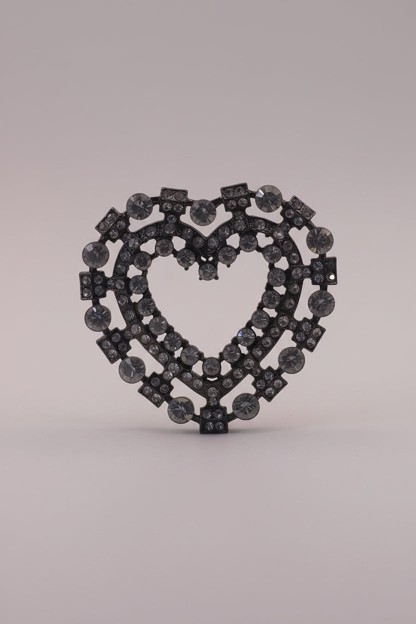 Black metal heart pendant necklace