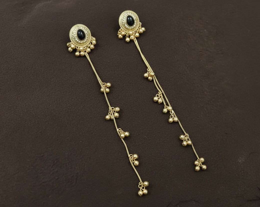 Golden earring with black stone