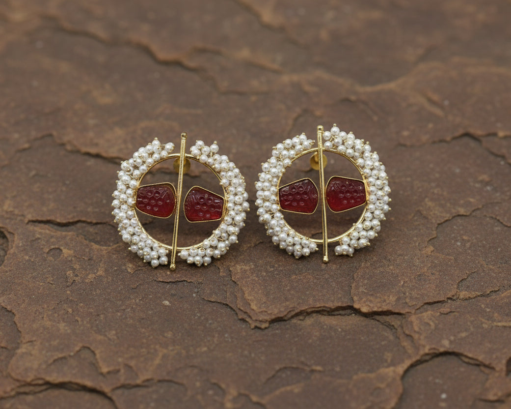Circular earring with Moti and rest stone
