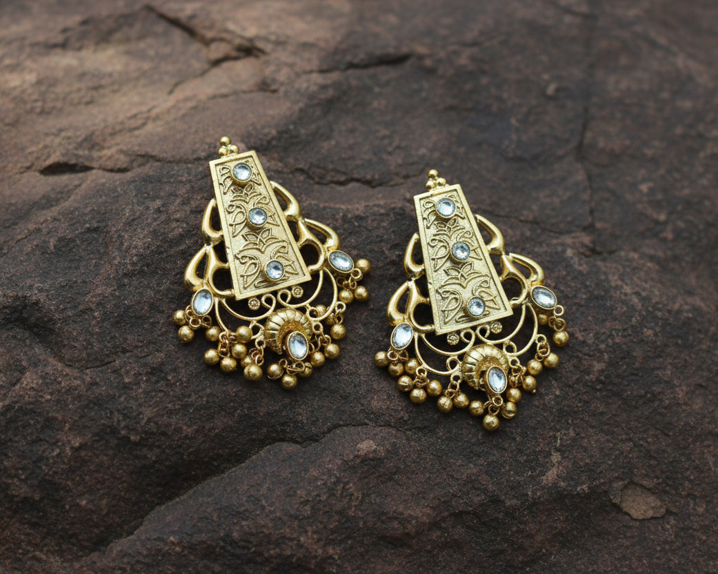 Golden elegant earring