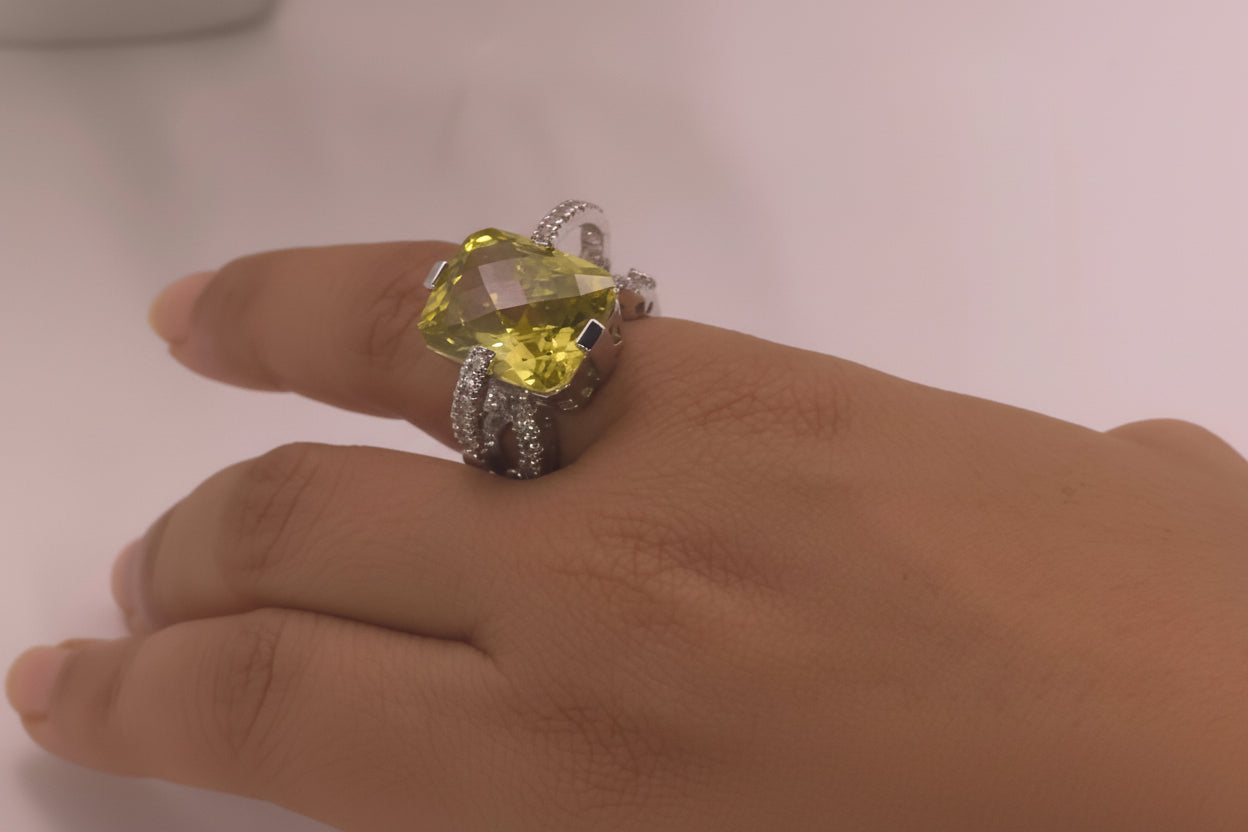 Lemon yellow diamond finger ring with silver ring
