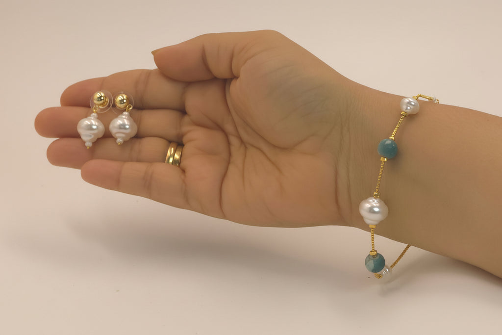 Elegant necklace set with bracelets