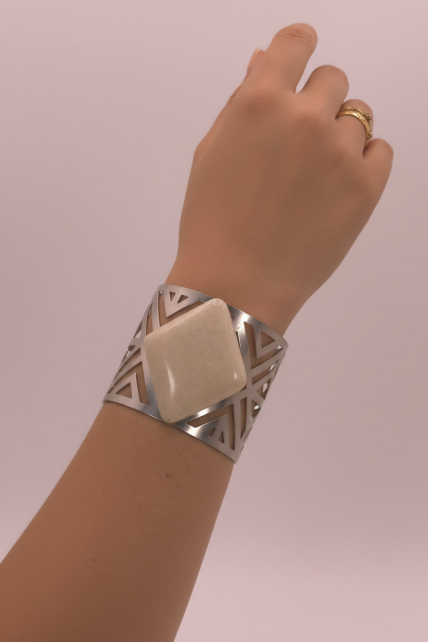 Cream stone, metal bracelet