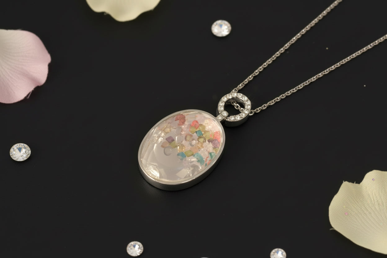 Elegant pendent with chain