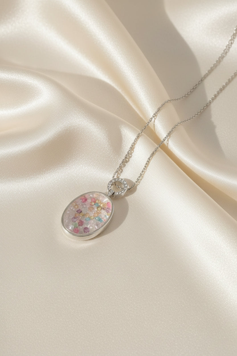 Elegant pendent with chain