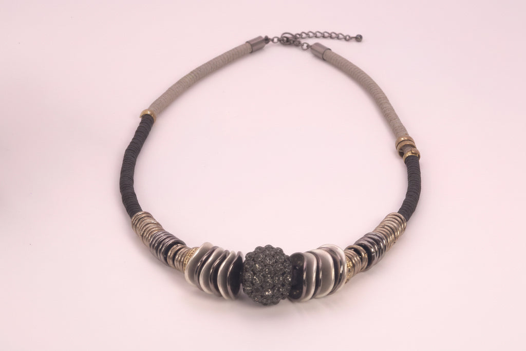 Metal necklace