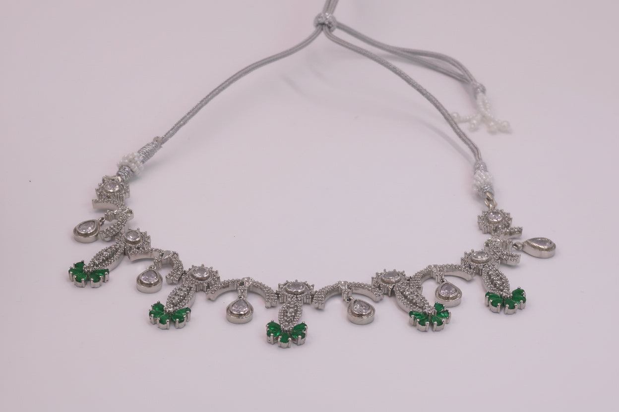 AD necklace set with green stone